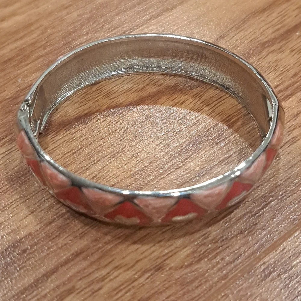 Pink pattern cuff bracelet - Picture 2 of 4